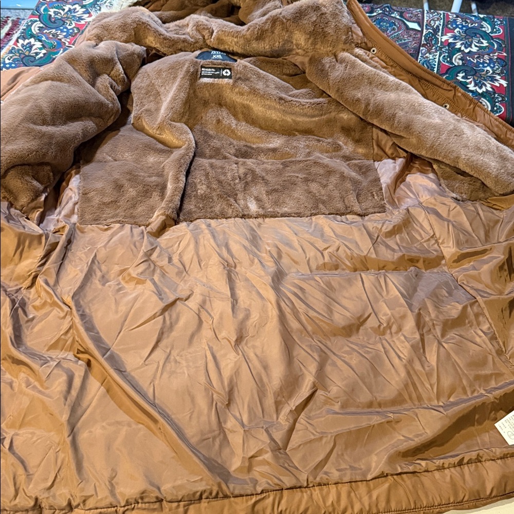 #20. Hollister Long Tan Puffer Coat with Fur Trim. Xxl - Picture 10 of 15